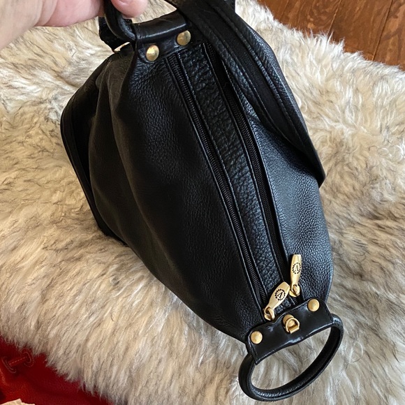 Valentina Black genuine Leather Shoulder Bag with Gold Details - Picture 11 of 16